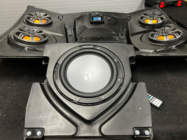 Крыша музыкальная Маверик Х3 с акустической системой и сабвуфером "KICKER"