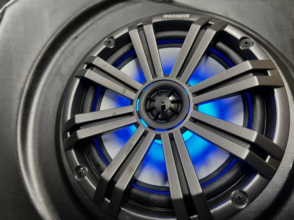 Крыша музыкальная Маверик Х3 с акустической системой и сабвуфером "KICKER"